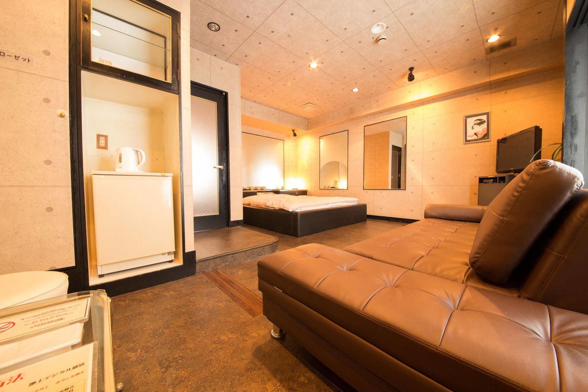 Hotel Candy Hall (Adults Only) أوساكا المظهر الخارجي الصورة